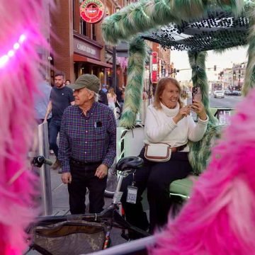 Nashville Senior Tour | Local Bike Taxi | @VonRphoto
