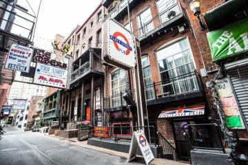 Printers Alley Nashville, highlighting the best restaurant in Nashville.